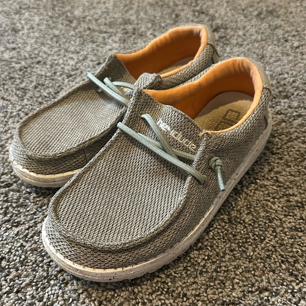 Hey dudes size 2y